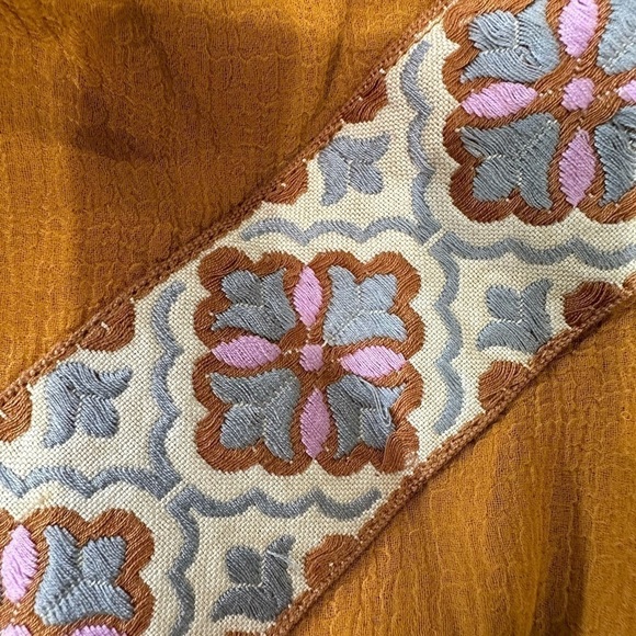 Vintage Gold midi dress with Embroidery!!!  So beautiful!! - Picture 6 of 7